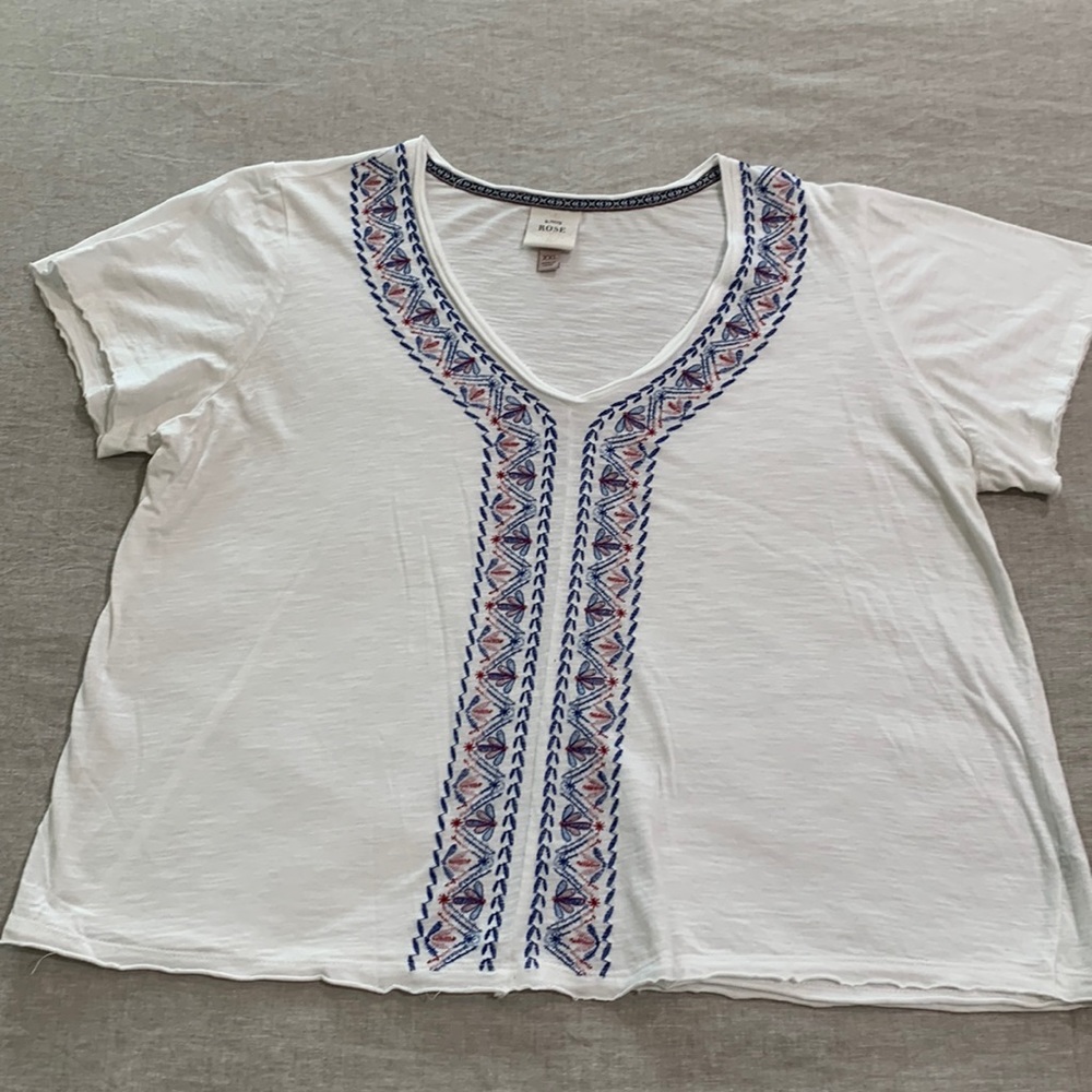 Knox Rose Women’s Embroidered Tee